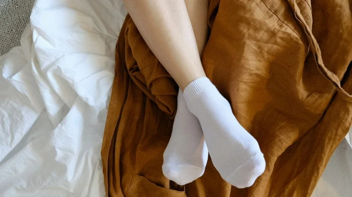 Ce înseamnă obiceiul de a dormi în șosete: este considerat o tulburare – explicația psihologilor