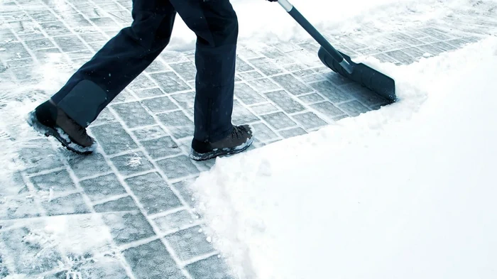 Cum să protejați plăcile de pavaj de îngheț
