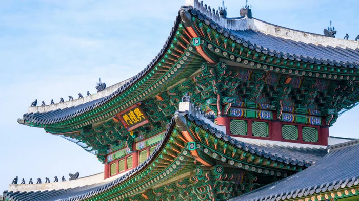 De ce sunt populare în Asia acoperișurile cu colț curbat: avantajele designului