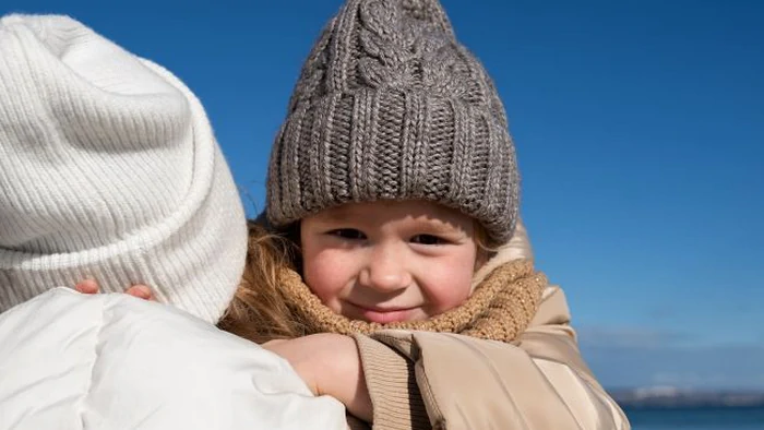 Obrajii nu vor arde: principala greșeală pe care o fac mamele atunci când aleg o cremă de iarnă pentru copii