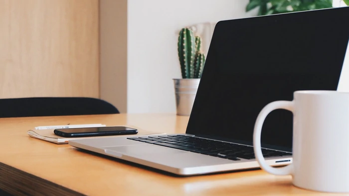 Prea creativ pentru un program 5/2: persoanele cu 4 date de naștere nu sunt făcute pentru rutina de birou